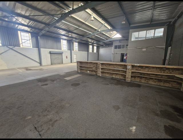 480M² WAREHOUSE TO LET IN DENVER